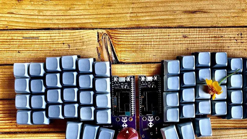 Splitboard: the bluetooth (split) keyboard